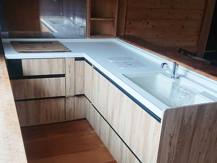 キッチンリフォーム・洗面台リフォーム・トイレ手洗いへのパネル取付・テラス屋根材取替・エコキュート取付・浴室換気扇取付