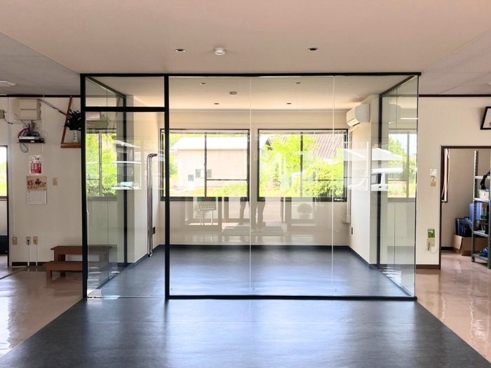 ガラスパーテーション取付工事